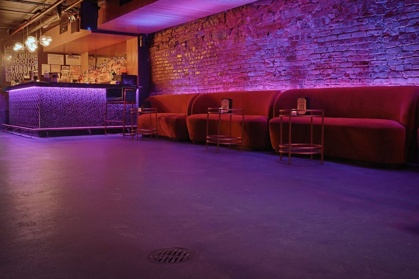 The bar and lounge at Georgie&rsquo;s